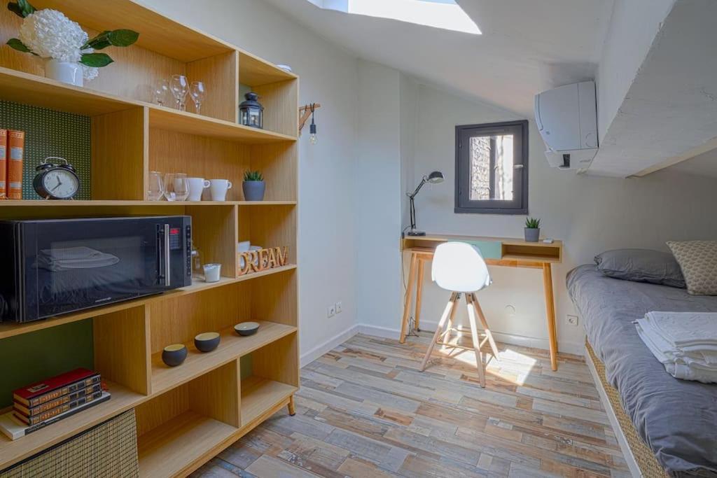 Studio Sous Les Toits Tres Bien Place Et Climatise Montpellier Eksteriør bilde